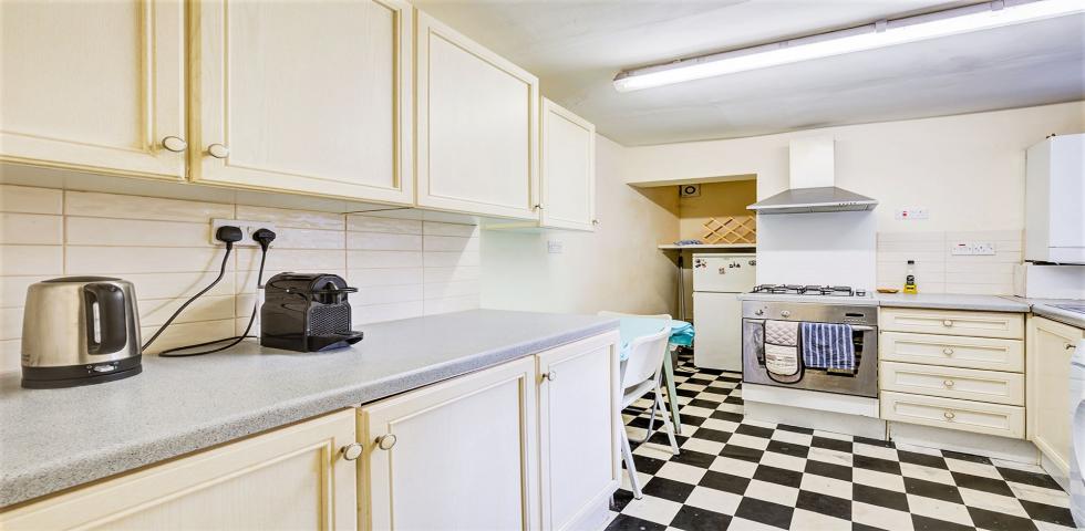 			1 Bedroom, 1 bath, 1 reception Flat			 Marylands Road, MAIDA VALE